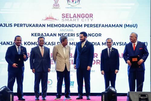 SULTAN SHARAFUDDIN IDRIS SHAH