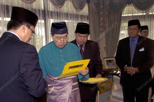 SULTAN SHARAFUDDIN IDRIS SHAH