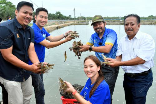 DATUK SERI DR MOHD UZIR MAHIDIN