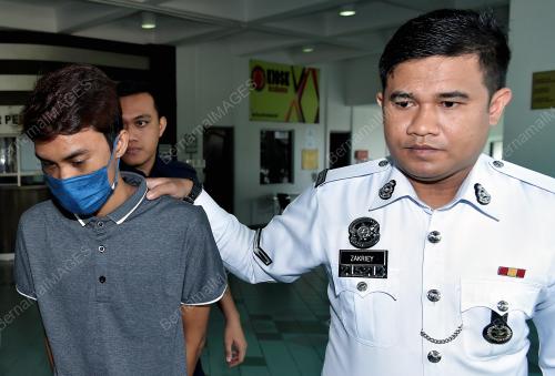 KES LANGGAR ANGGOTA POLIS TRAFIK