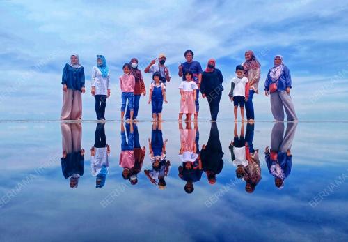 PANTAI CERMIN