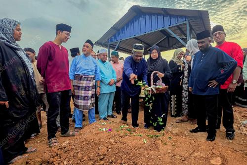 DATUK AKBERDIN ABDUL KADER