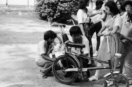 LEO MOGGIE