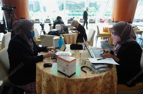 PENGAMAL MEDIA DIBEKALKAN SET ANTIGEN RAPID TEST COVID-19