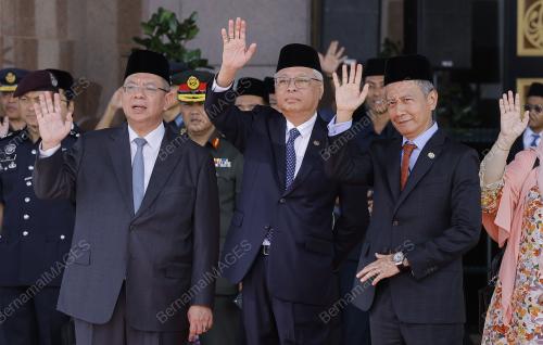 DATUK SERI ISMAIL SABRI YAAKOB