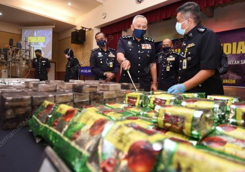 DATUK SERI ACRYL SANI ABDULLAH SANI