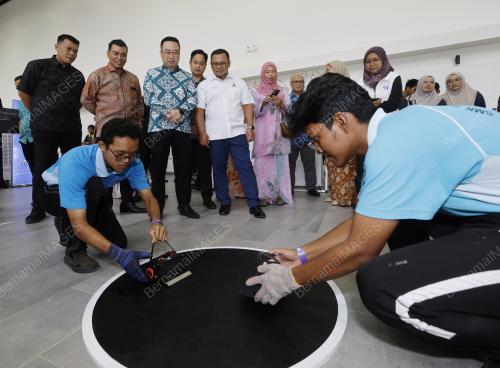 DATUK SERI AMIRUDIN SHARI