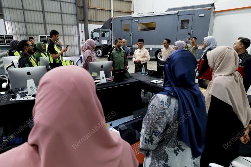 DATUK DR MOHD NA'IM MOKHTAR