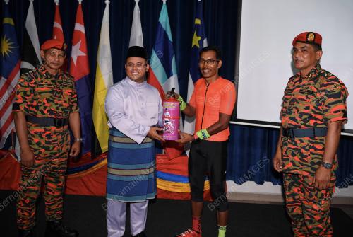 DATUK SERI AMIRUDIN SHARI