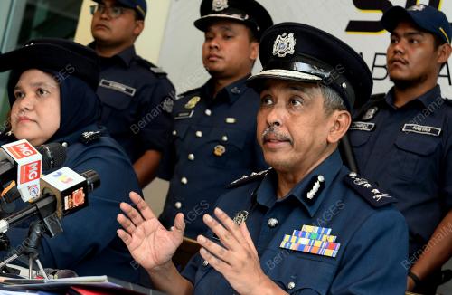 SITAAN KERETA MEWAH OLEH KASTAM