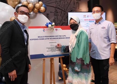 SITI AZLIN AHMAD DAUTA