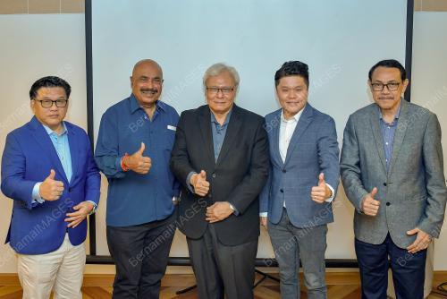 DATUK KAMIL OTHMAN