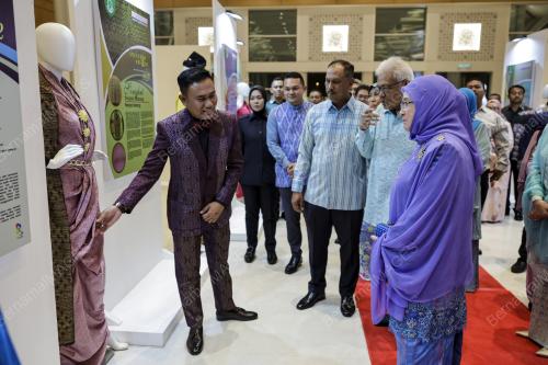 TUNKU HAJAH AZIZAH AMINAH MAIMUNAH ISKANDARIAH