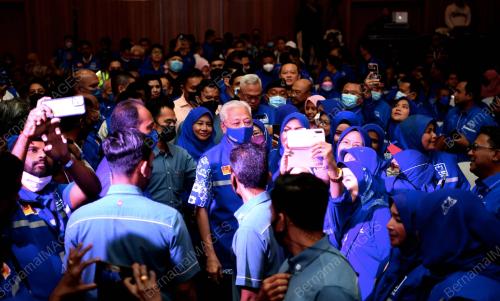 DATUK SERI ISMAIL SABRI YAAKOB