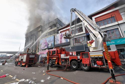 GUDANG TEKSTIL TERBESAR TERBAKAR