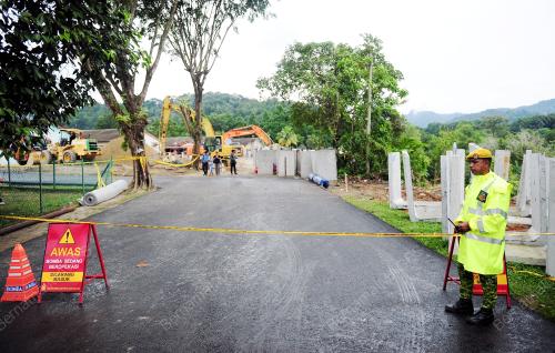 SG08_01122016_TANAH_RUNTUH