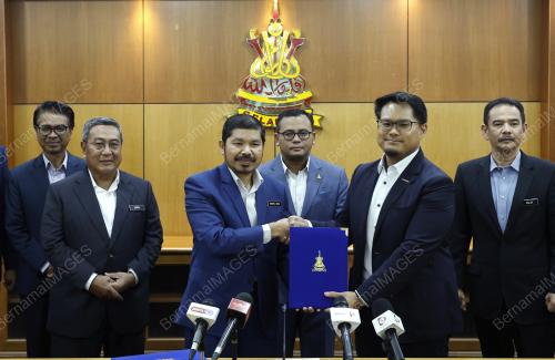 DATUK SERI AMIRUDIN SHARI