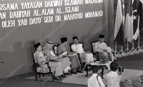 DR. MAHATHIR MUHAMAD