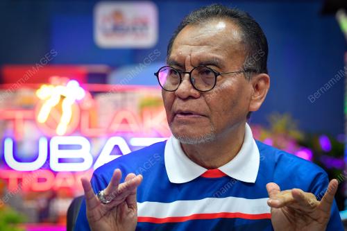 DATUK SERI DR DZULKEFLY AHAMD