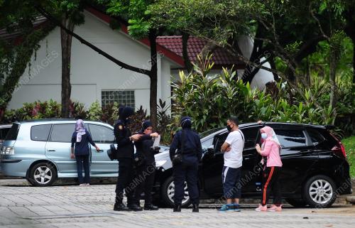 TINJAUAN ORANG RAMAI TIDAK MEMATUHI SOP SEKATAN PERGAKAN PENUH