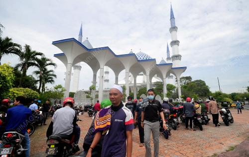TINJAUAN SOLAT JUMAAT DI MASJID SHAH ALAM