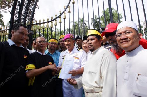 SERAH MEMO KEPADA SULTAN