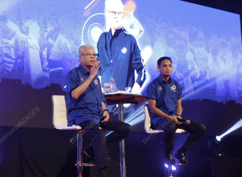 DATUK SERI ISMAIL SABRI YAAKOB