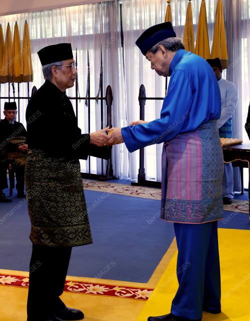 SULTAN SHARAFUDDIN IDRIS SHAH