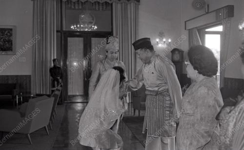 SG08_09012015_PENGANTIN_MENGHADAP