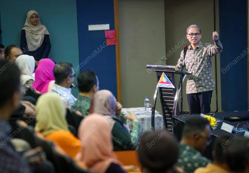 FAHMI FADZIL