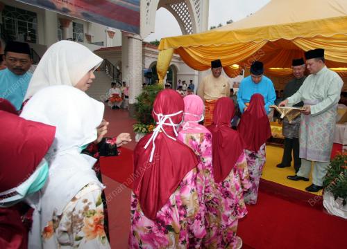 SULTAN SHARAFUDDIN IDRIS SHAH