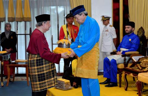 SULTAN SHARAFUDDIN IDRIS SHAH