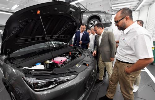 PEMBUKAAN RUANG PAMERAN PERTAMA PROTON E.MAS