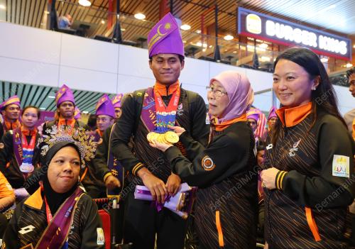 DATUK SERI DR WAN AZIZAH WAN ISMAIL