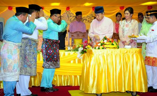 SULTAN SHARAFUDDIN IDRIS SHAH