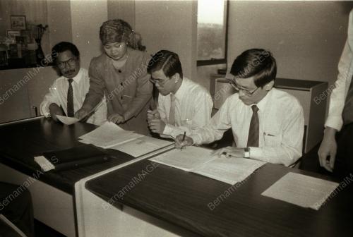 SIDANG AKHBAR ACER DAN PJE