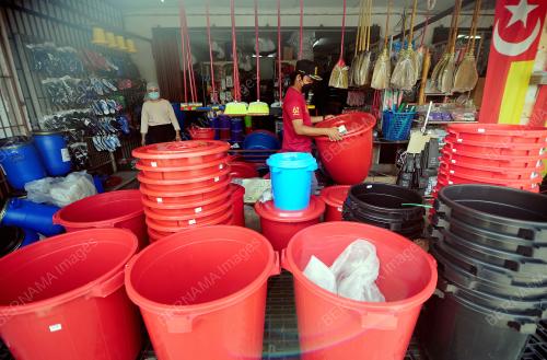 TINJAUAN ORANG RAMAI MEMBUAR PERSIAPAN MENGAHADAPI GANGGUAN AIR