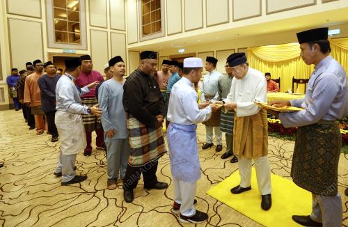 SULTAN SHARAFUDDIN IDRIS SHAH