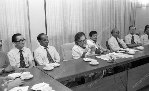 SG08_13081984_UNGKU_AZIZ