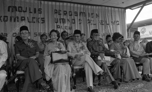 SG08_14012015_PM_BANGUNAN_UMNO