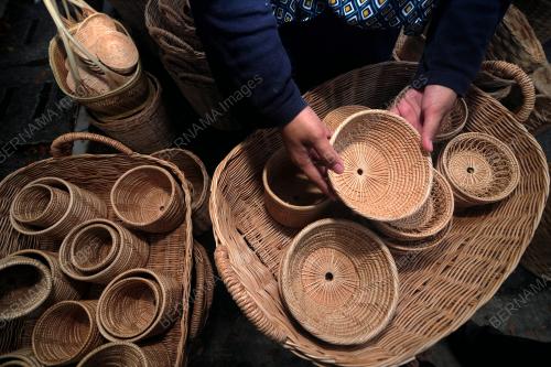 TINJAUAN JUALAN SENI KRAF TANGAN BAKUL ROTAN