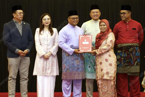 DATUK SERI AMIRUDIN SHARI