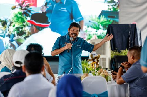 DATUK SERI DR MOHD UZIR MAHIDIN
