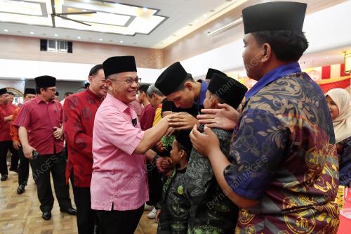 DATUK DR MOHD NA"IM MOKHTAR