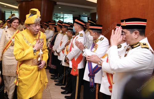 SULTAN SHARAFUDDIN IDRIS SHAH