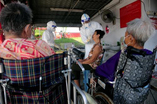 UJIAN SARINGAN COVID-19 DI PUSAT PENJAGAAN WARGA EMAS