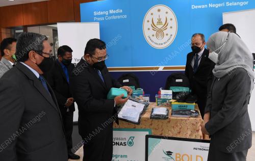DATUK SERI AMIRUDIN SHARI