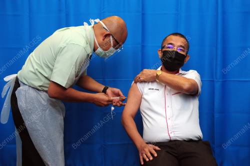 SUNTIKAN VAKSIN KEDUA PETUGAS HADAPAN NEGERI SELANGOR