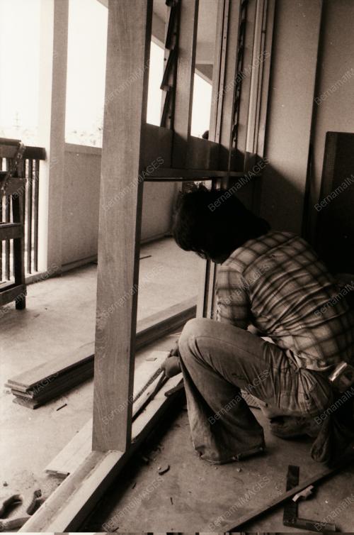 MEMPERBAIKI RUMAH ROSAK