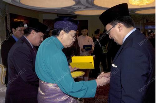 SULTAN SHARAFUDDIN IDRIS SHAH